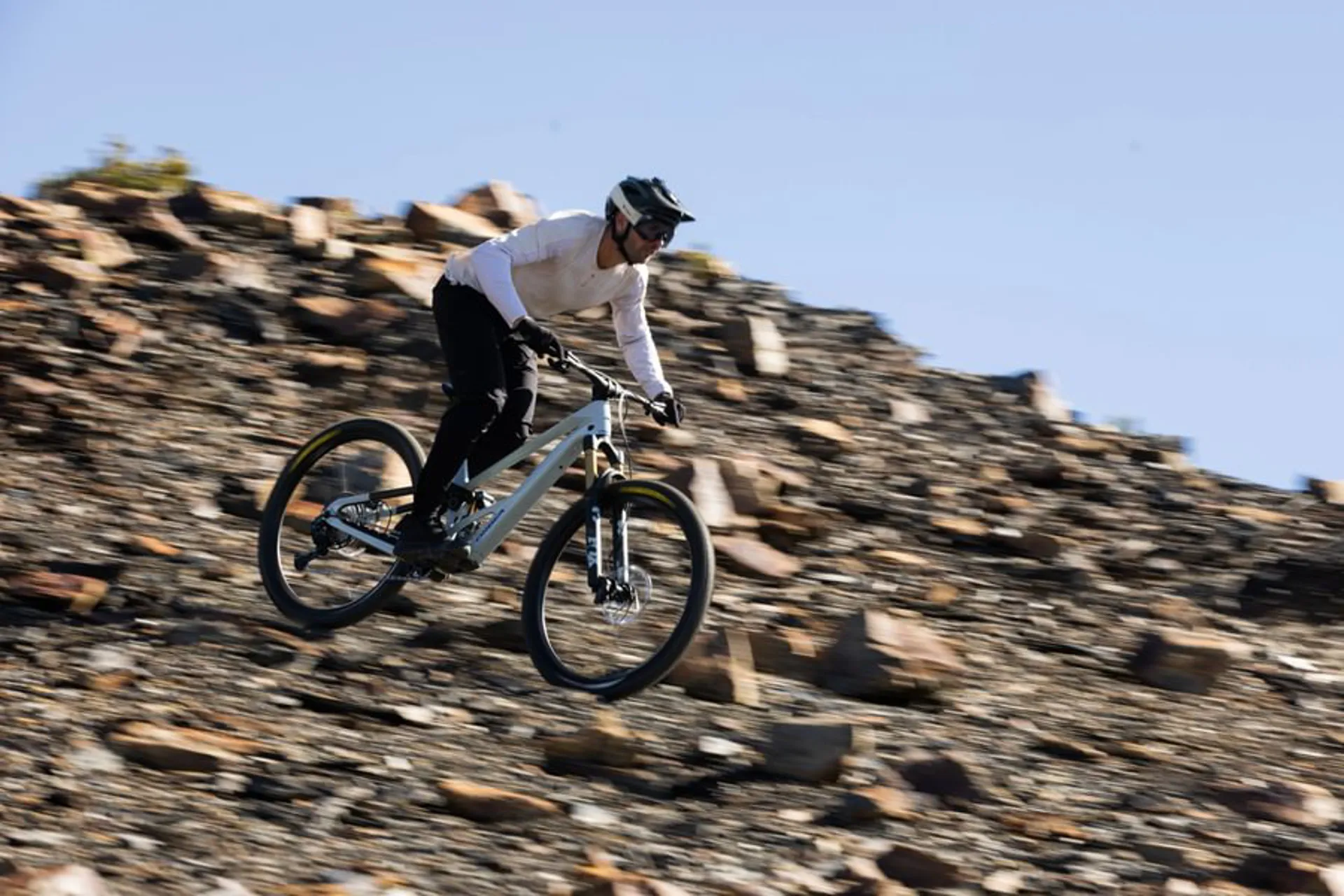 Orbea Rallon RS Team Mullet Electric Bike 2027 Frozen Concrete/Diamond Carbon View